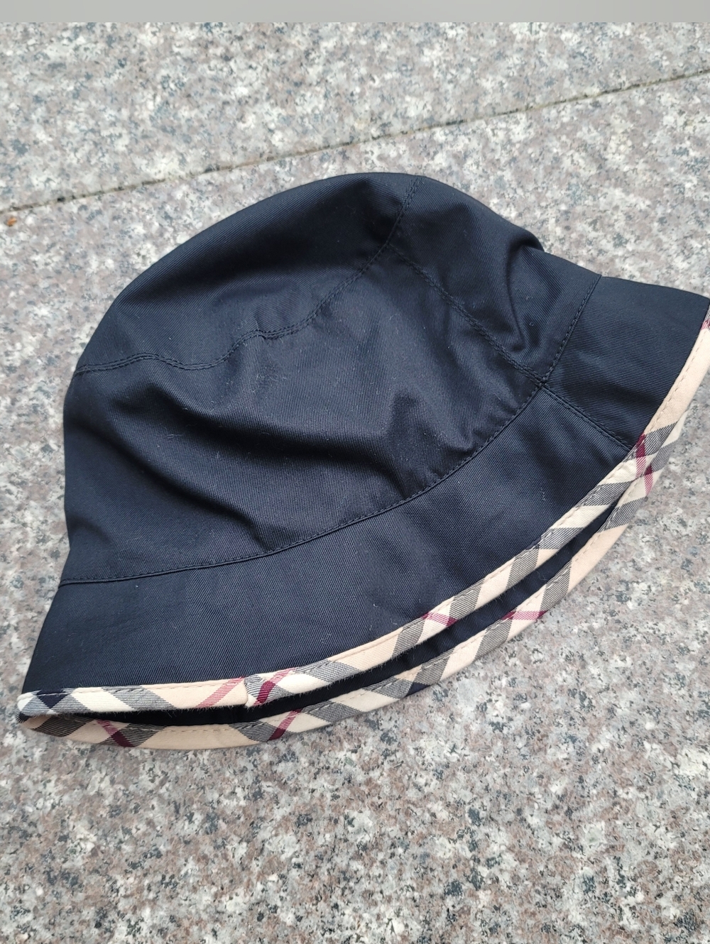 Burberry London bucket hat